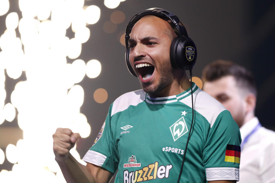 Mo Harkous (MoAuba) de Alemania celebra su victoria en la final de la FIFA eWorld Cup celebrada en el O2 Arena el 04 de agosto de 2019 en Londres, Inglaterra. (Foto de Luke Walker - FIFA / FIFA a través de Getty Images)