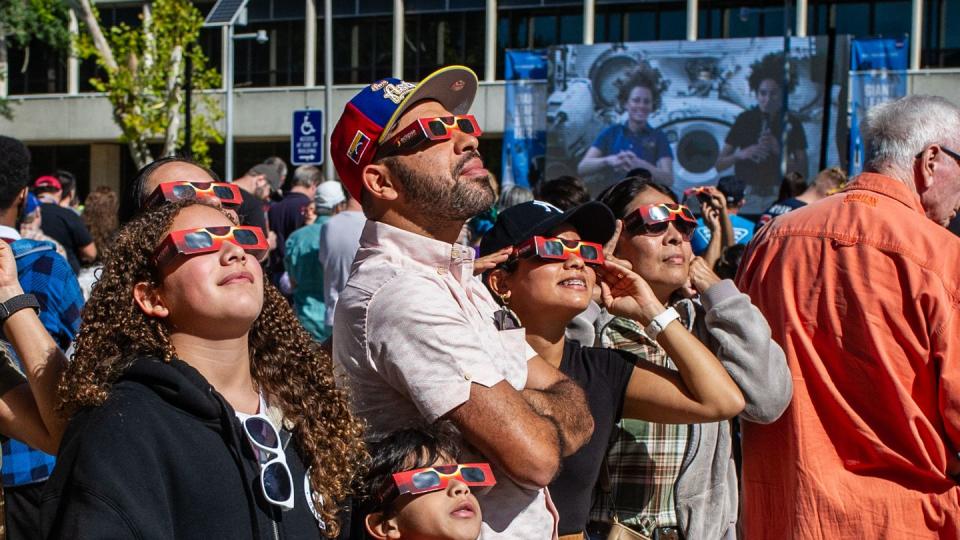 johnson space center eclipse viewing