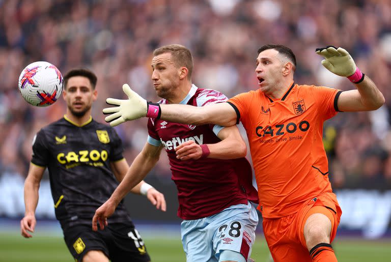 Emiliano Martinez una pieza determinante en Aston Villa