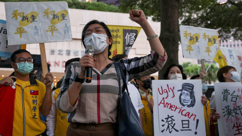 Demonstrators in Taiwan protesting against Pelosi's visit. (PHOTO: Reuters)