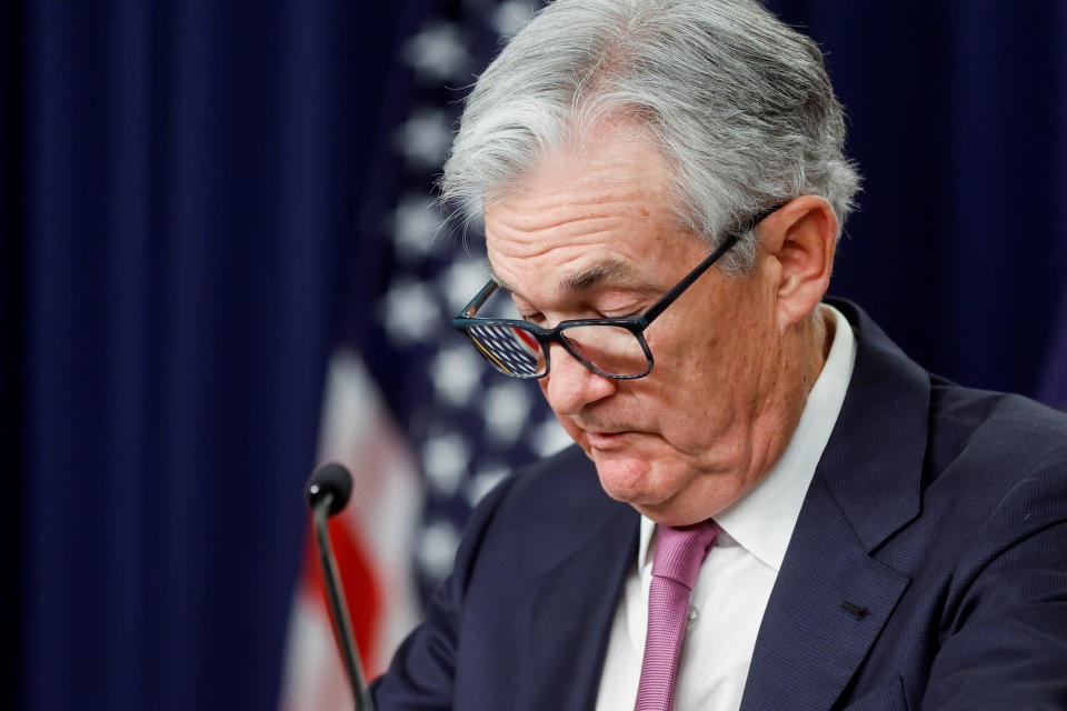 近幾個月來，每當聯儲局開會加息時，左翼對聯儲局主席鮑威爾（Jerome Powell）的批評都在逐步加劇。最近在一項民意調查中，更有42%的受訪者表示，對鮑威爾所做對經濟有利的事幾乎完全沒有信心⋯⋯（資料圖片：REUTERS）