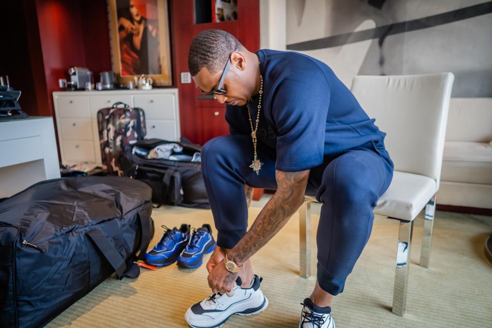 <h1 class="title">Showtime! Getting dressed to attend the Berluti Paris men’s Fashion Week show.</h1><cite class="credit">Photo: Rae-Vaughn Lucas / Courtesy of Carmelo Anthony</cite>