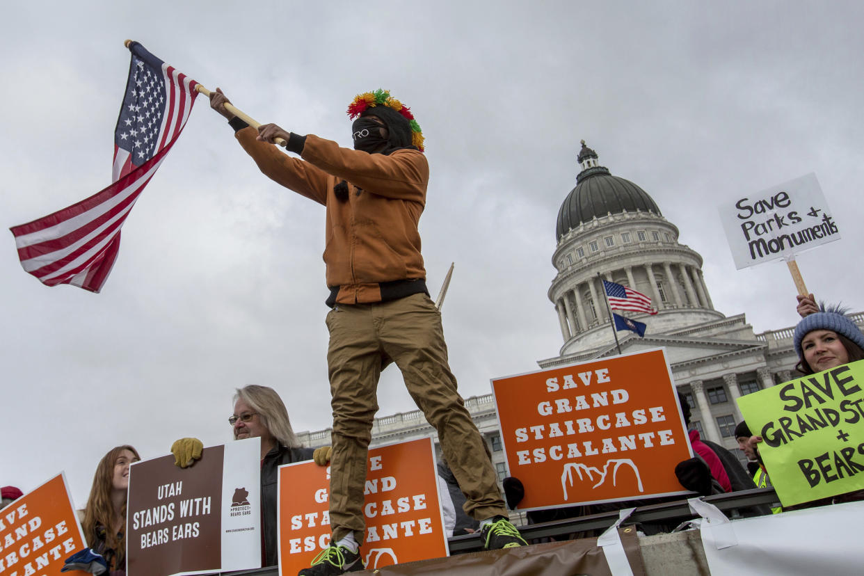 <span class="s1">Protesters gather at the Utah State Capitol where President Trump speaks after drastically reducing the size of a Utah national monument. (Photo: Benjamin Zack/Standard-Examiner via AP)</span>