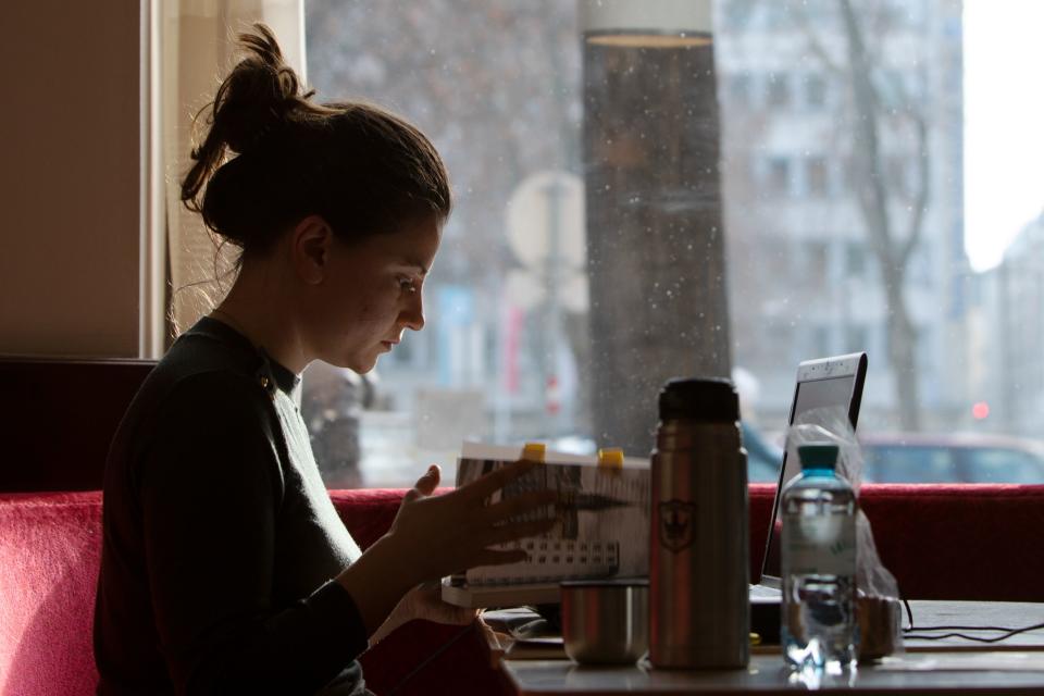 Viena convierte sus cafeterías cerradas en bibliotecas