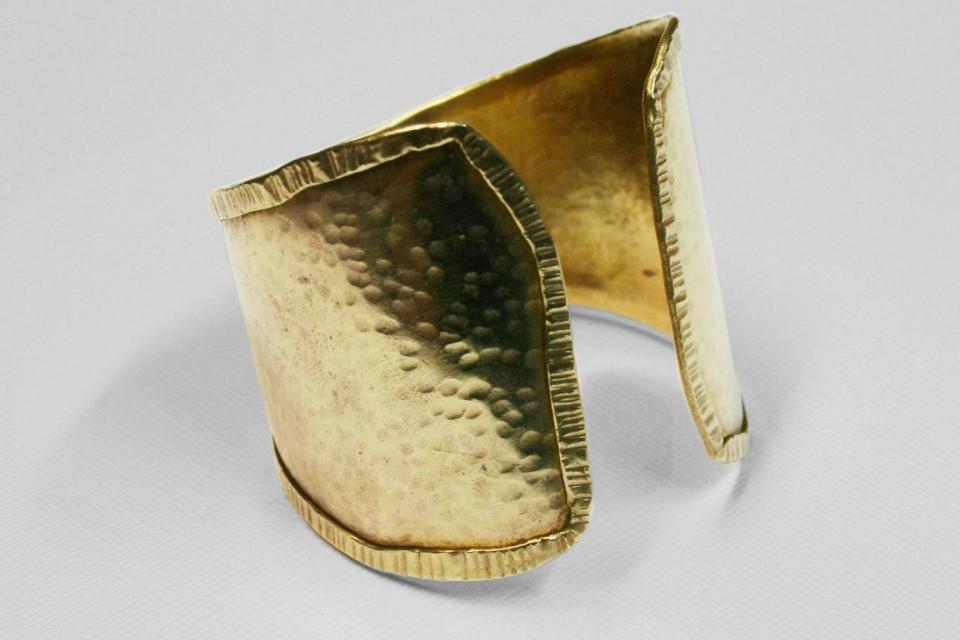 Made gold shaped cuff