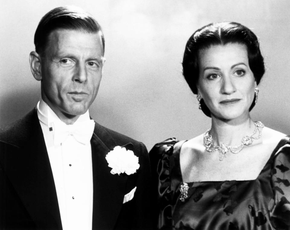 Edward Fox and Cynthia Harris in Edward & Mrs. Simpson