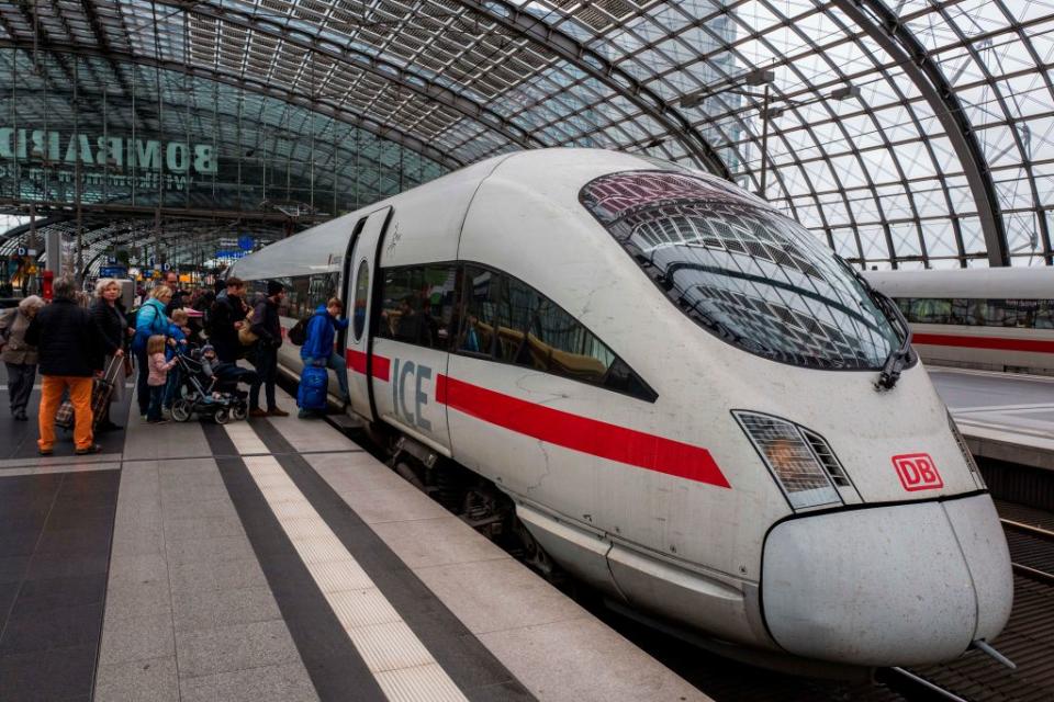 Der Fernverkehr in Norddeutschland ist lahmgelegt (Bild: Getty Images)