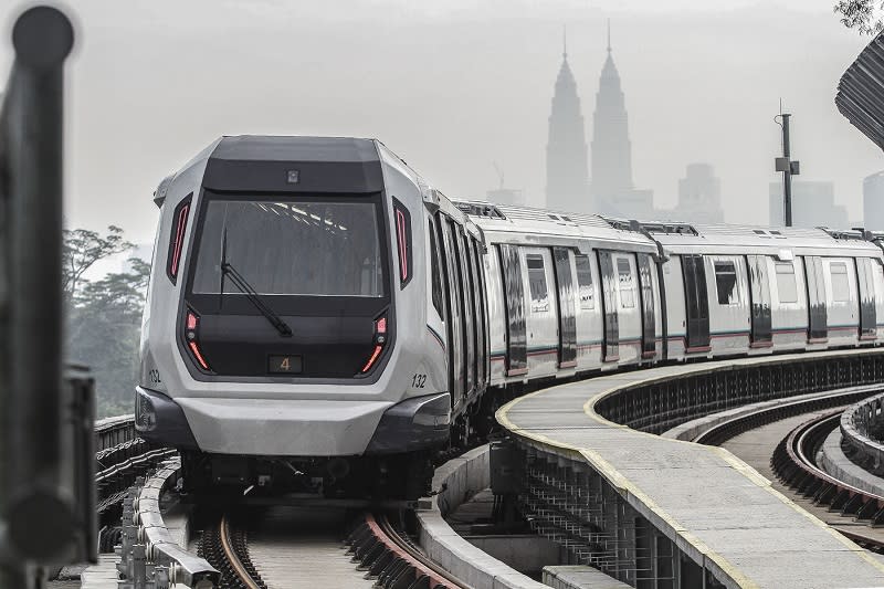 Fitch Solutions Macro Research says the Malaysian government will have difficulty getting the private sector to help fund infrastructure ventures like Klang Valley's MRT project.  — Picture by Yusof Mat Isa