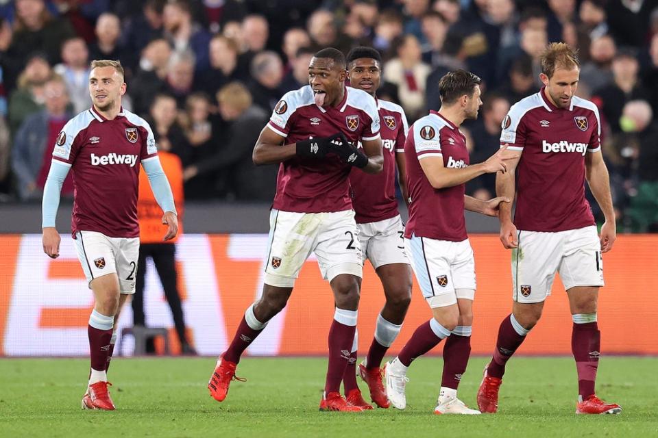 Issa Diop celebrates with team mates (Getty)