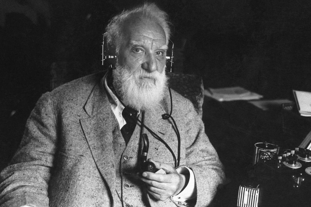 Alexander Graham Bell A 100 Años De Su Muerte Quién Fue Este Inventor Y Cómo Era El Primer 0387