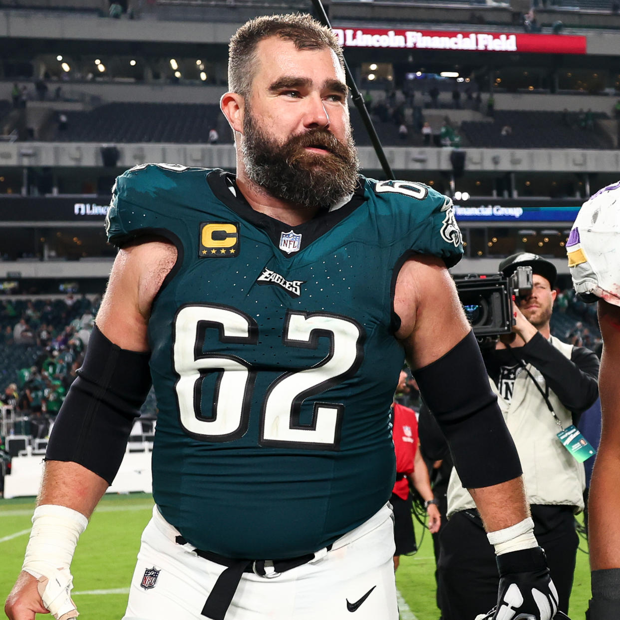 See Jason Kelce s Surprise Cameo From Abbott Elementary Season 3 Premiere