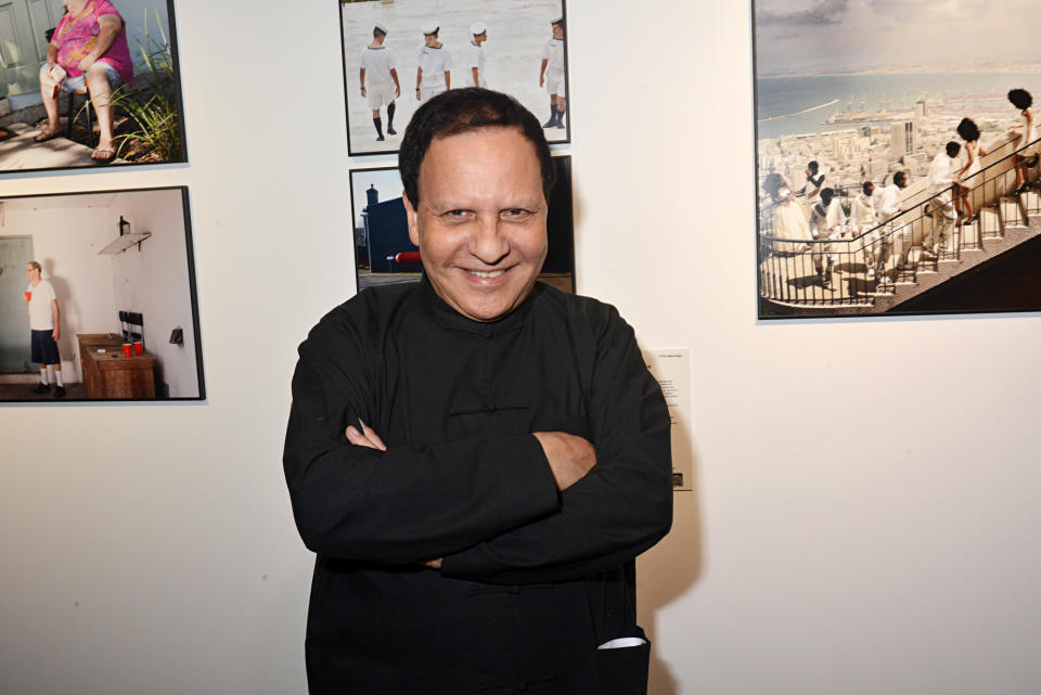 <p>Im November verstarb der legendäre Modedesigner Azzedine Alaïa. Unzählige Freunde, darunter auch Supermodel Naomi Campbell, trauerten und zollten dem „König des Stretches“ bei den Fashion Awards 2017 mit kurzen Anekdoten Tribut.<em> [Bild: Getty]</em> </p>