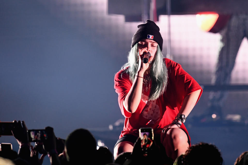 INGLEWOOD, CA - DECEMBER 09:  Billie Eilish performs on stage during KROQ Absolut Almost Acoustic Christmas at The Forum on December 9, 2018 in Inglewood, California.  (Photo by Kevin Winter/Getty Images for KROQ/Entercom)