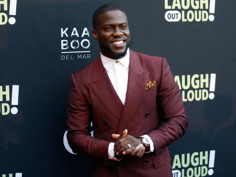 Der Instagram-Account von Schauspieler Kevin Hart läuft derzeit heiß. Er trat die Spendenwelle los und forderte nicht nur seine Promi-Freunde auf, etwas zu tun. Hart selbst spendete 50.000 Dollar ans Rote Kreuz. Über seine eigene Spendenkampagne informiert er: "Wir haben die 1,2 Millionen erreicht, Leute! Wooooow, danke euch allen. Ich liebe es … Lasst uns die 1,5 auch noch schaffen. Ihr seid echt der Hammer!" (Bild-Copyright: Danny Moloshok/Invision/AP)