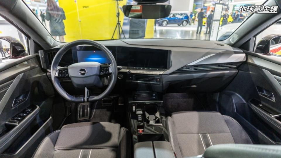 Astra車內搭載Opel最新的Pure Panel Pro數位座艙並支援全中文顯示。(攝影/ 劉家岳)