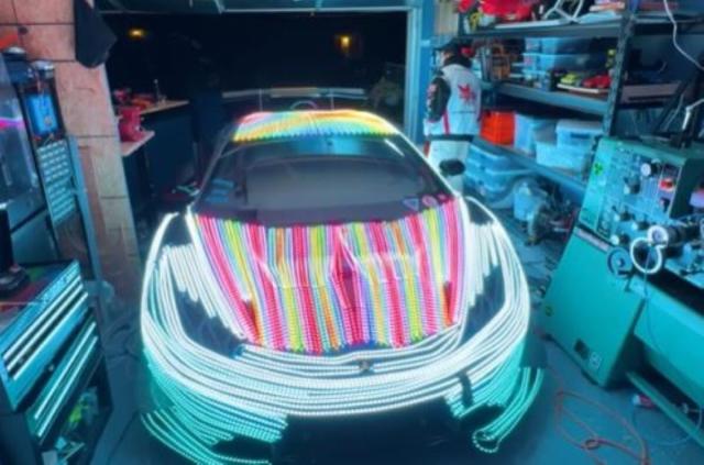 Tuning : il recouvre sa Lamborghini avec plus de 30 000 LED