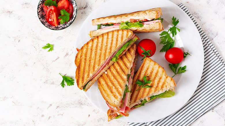 ham sandwich with toasted bread