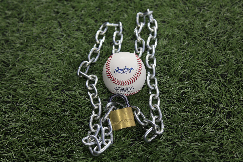 Atlanta, GA - January 09:  An Official Rawlings Major League baseball sits with a lock and chain to represent the lockout between Major League Baseball (MLB) and the Major League Baseball Players Association (MLBPA) on January 09, 2022 in Atlanta, Georgia.   (Photo by David J. Griffin/Icon Sportswire via Getty Images)