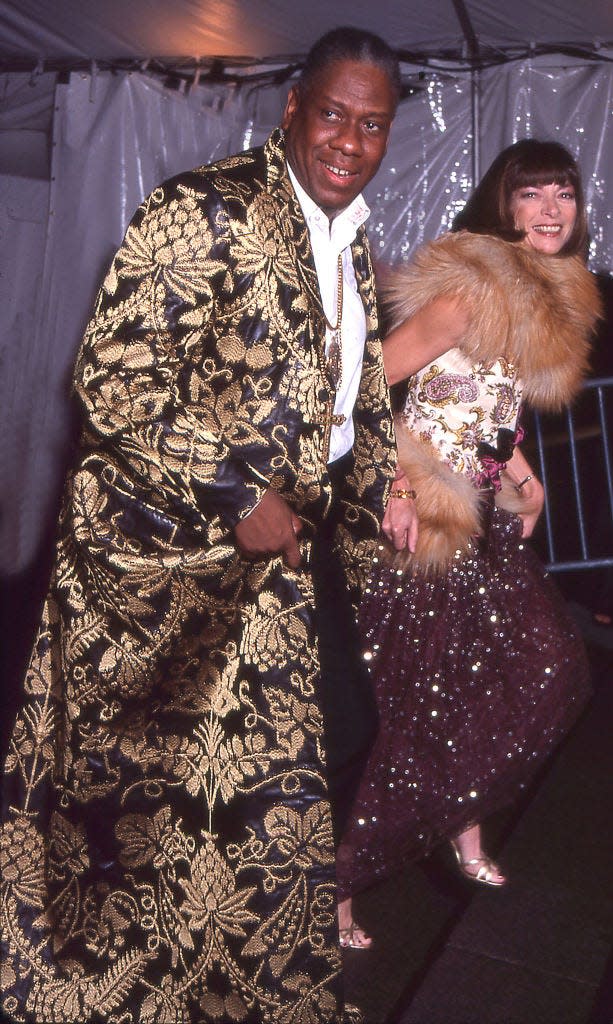Andre Leon Talley and Anna Wintour at the 1999 Met Gala.