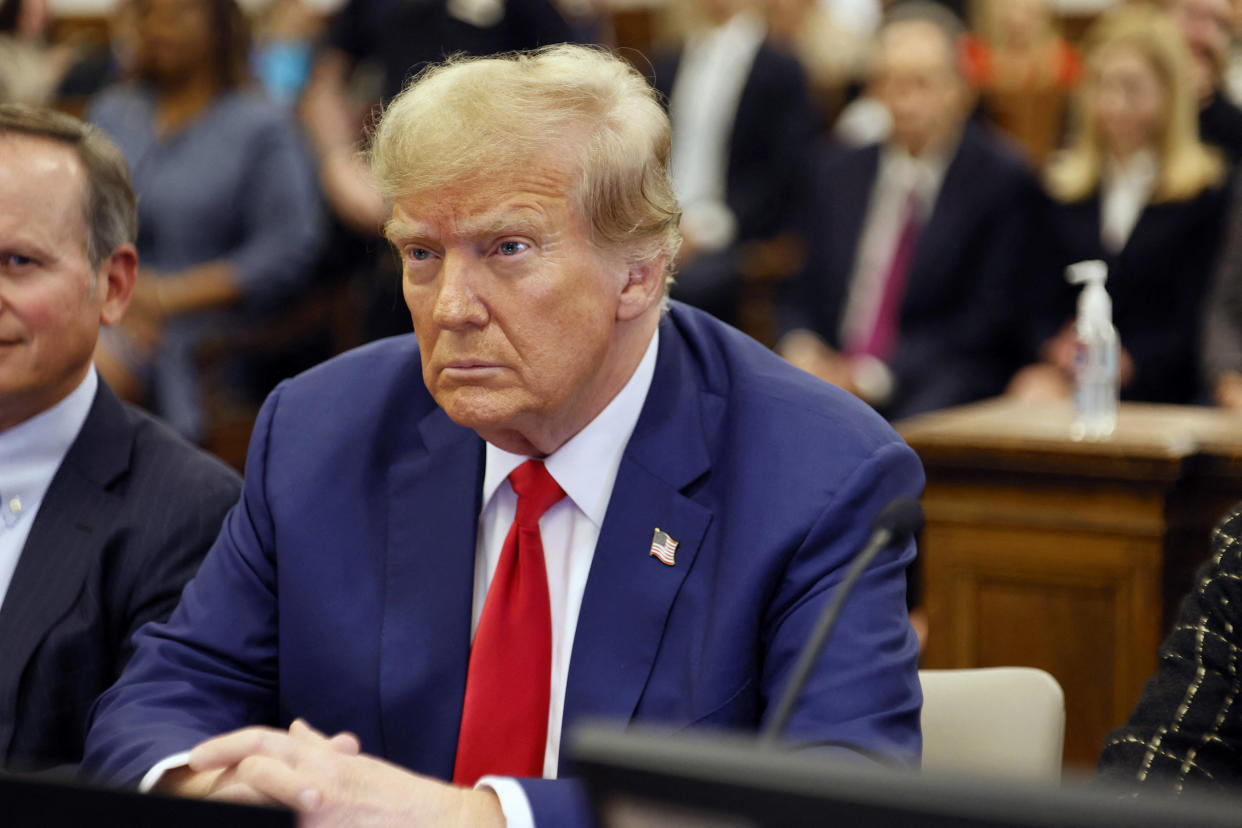 Trump : la Cour suprême ouvre le débat sur son immunité pénale et tient « l’avenir de l’ex-président entre ses mains » (Photo de Donald Trump face à la Cour suprême de New York le 11 janvier 2024)