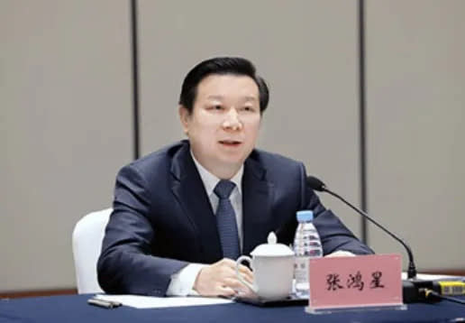 中共重慶市委常委張鴻星在同一天自殺輕生。翻攝微博/新華網
