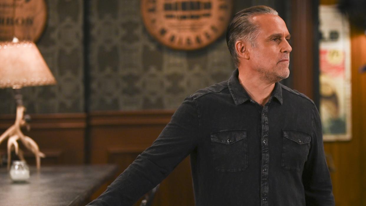  Maurice Benard as Sonny at a bar in General Hospital. 