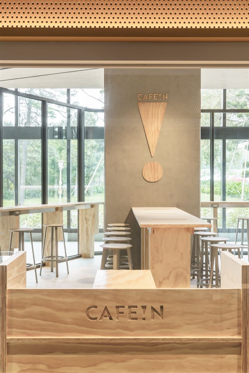 咖啡品牌CAFE!N與屢獲紅點及IF國際設計大獎的韓國知名戶外品牌 Helinox 跨界合作。（圖／誠品 提供）