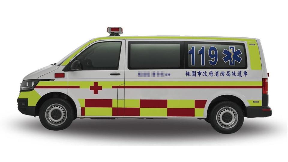 近年全臺各地消防局陸續換裝巴騰堡格紋塗裝救護車。(圖片來源/ 網友提供)