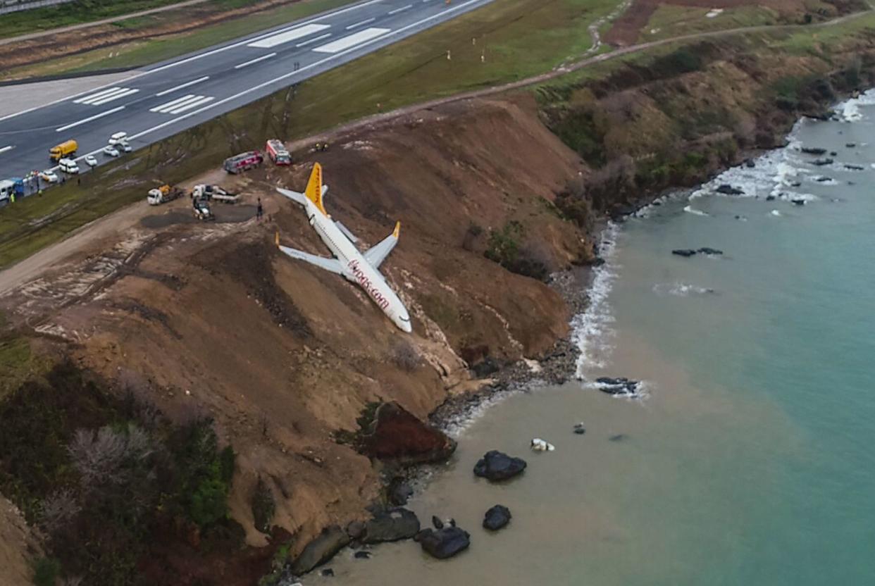 A Pegasus Airlines Boeing 737 passenger plane was stuck in mud on an embankment after landing at Trabzon's aiport on the Black Sea coast on&nbsp;Sunday. (Photo: Getty Images)