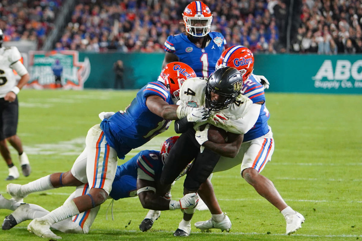 Florida unveils Gator green alternate uniforms (Photos) - Yahoo Sports