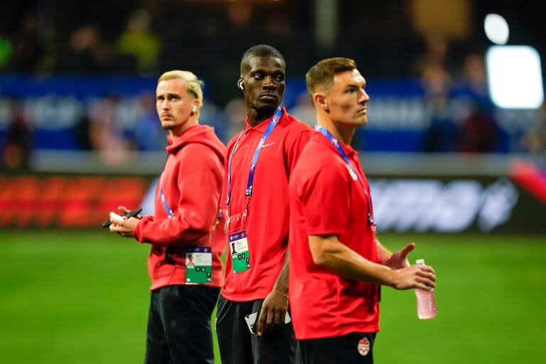 Los jugadores de Canadá en el reconocimiento del campo de juego en el 
Mercedes-Benz Stadium