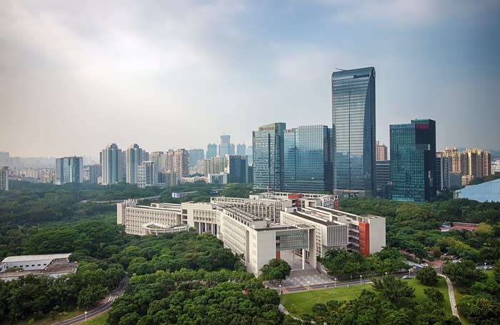 騰訊大樓和深圳大學。