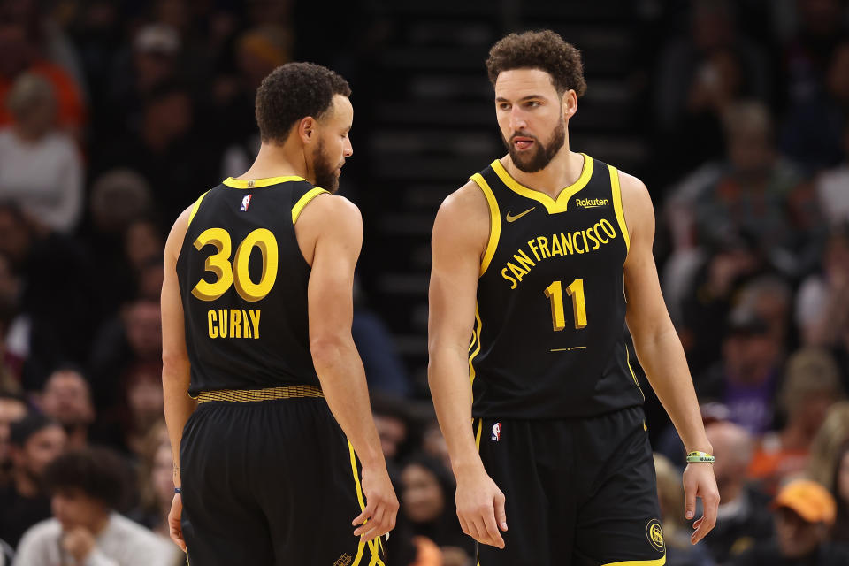 PHOENIX, ARIZONA - NOVEMBER 22: Klay Thompson #11 of the Golden State Warriors talks with Stephen Curry #30 during the second half of the NBA game against the Phoenix Suns at Footprint Center on November 22, 2023 in Phoenix, Arizona. The Suns defeated the Warriors 123-115. NOTE TO USER: User expressly acknowledges and agrees that, by downloading and or using this photograph, User is consenting to the terms and conditions of the Getty Images License Agreement.  (Photo by Christian Petersen/Getty Images)