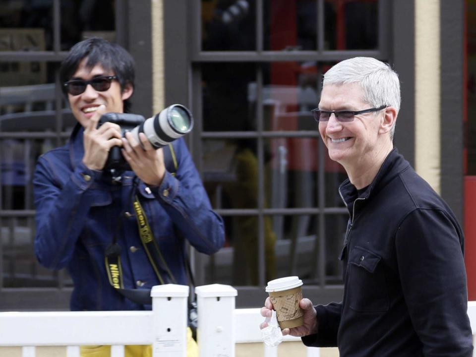 tim cook smiling apple