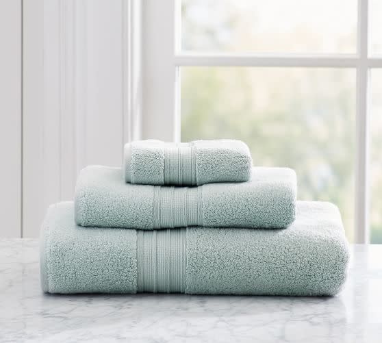 8) Hydrocotton Quick-Drying Bath Towel