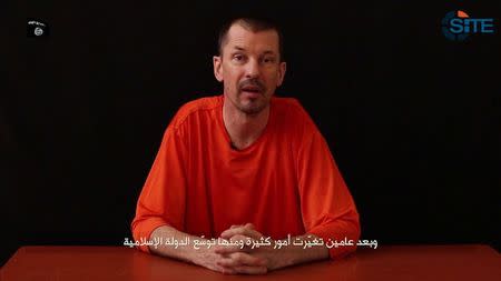 A still image taken from a purported Islamic State video released September 18, 2014 by the SITE Intel Group shows British captive John Cantlie making a statement. REUTERS/SITE Intel Group via Reuters TV