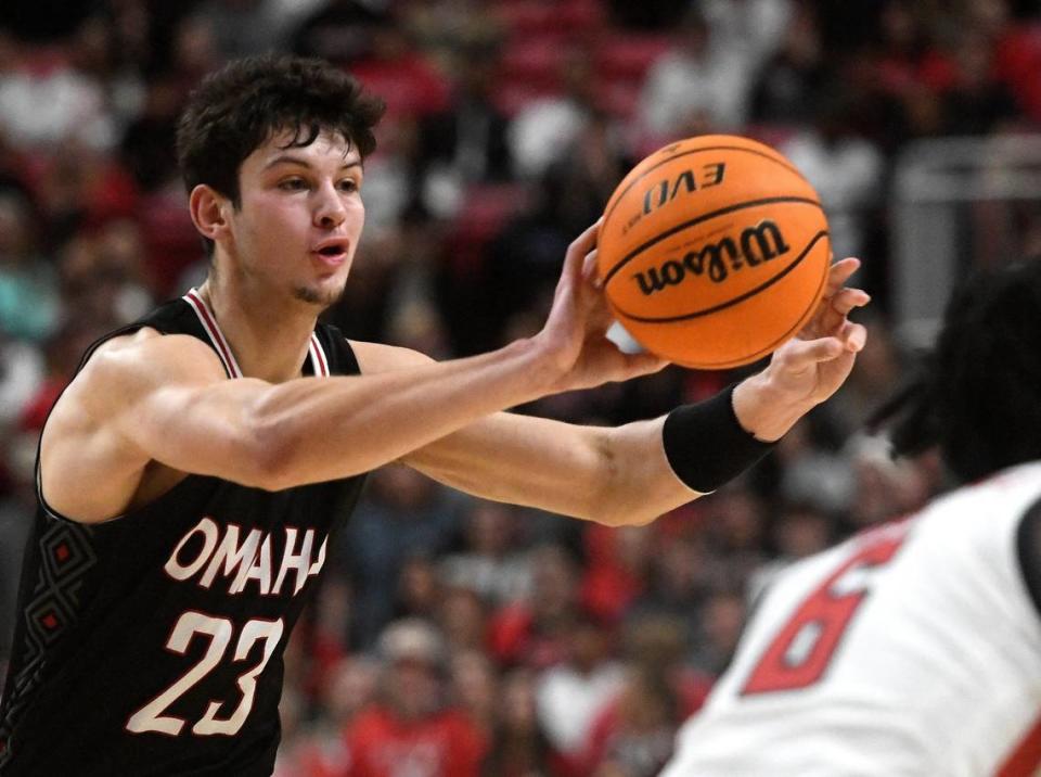 Frankie Fidler averaged 20.1 points and 6.3 rebounds this season for Nebraska-Omaha.