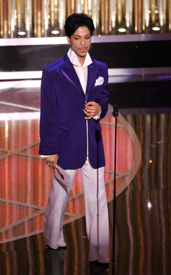 Prince auf der Bühne bei den Oscars 2005