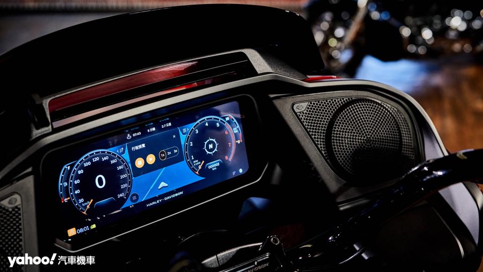 12.3吋超大全彩TFT液晶顯示幕搭載了Harley-Davidson最新Skyline OS並具備強大的機能。