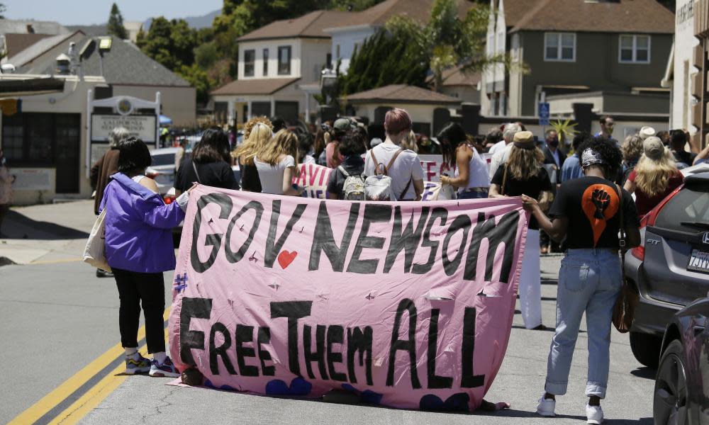 <span>Photograph: Eric Risberg/AP</span>