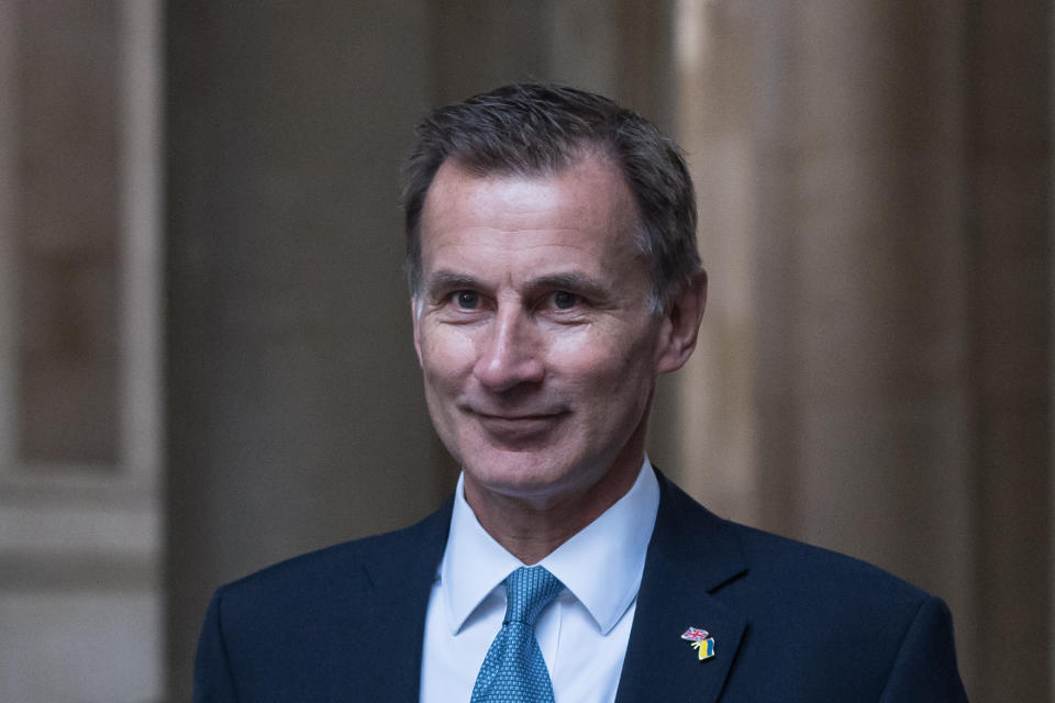 interest rates LONDON, UNITED KINGDOM - OCTOBER 25: Chancellor of the Exchequer Jeremy Hunt arrives in Downing Street for the final cabinet meeting chaired by Prime Minister Liz Truss in London, United Kingdom on October 25, 2022. (Photo by Wiktor Szymanowicz/Anadolu Agency via Getty Images)