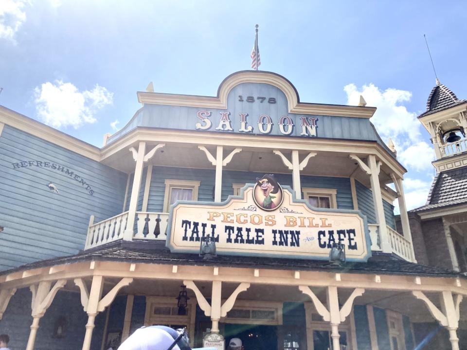 The exterior of Pecos Bill's Tall Tall Inn