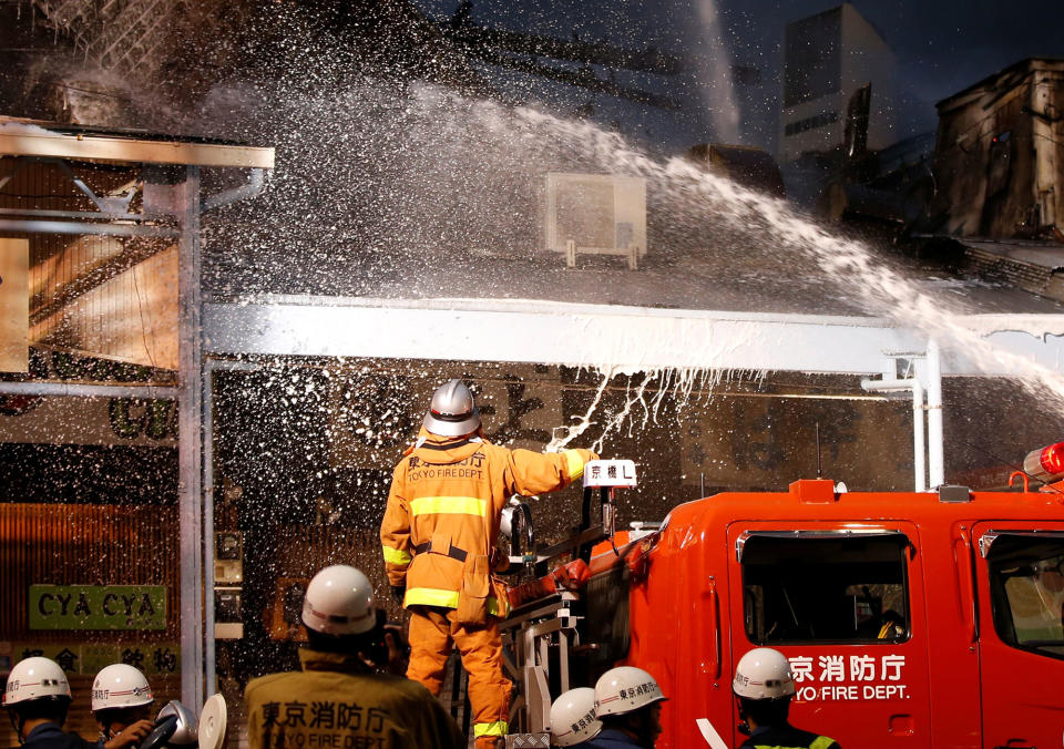 <p>Firefighters operate at the fire site at Tokyo’s Tsukiji fish market in Tokyo, Japan August 3, 2017. (Photo: Toru Hanai/Reuters) </p>