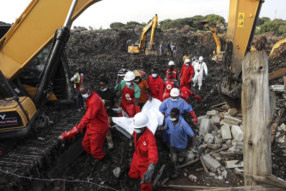 Uganda’da çöp yığınının çökmesi sonucu ölenlerin sayısı 24 kişiye yükselirken, kurtarma ekipleri başka kurbanlar da buldu.