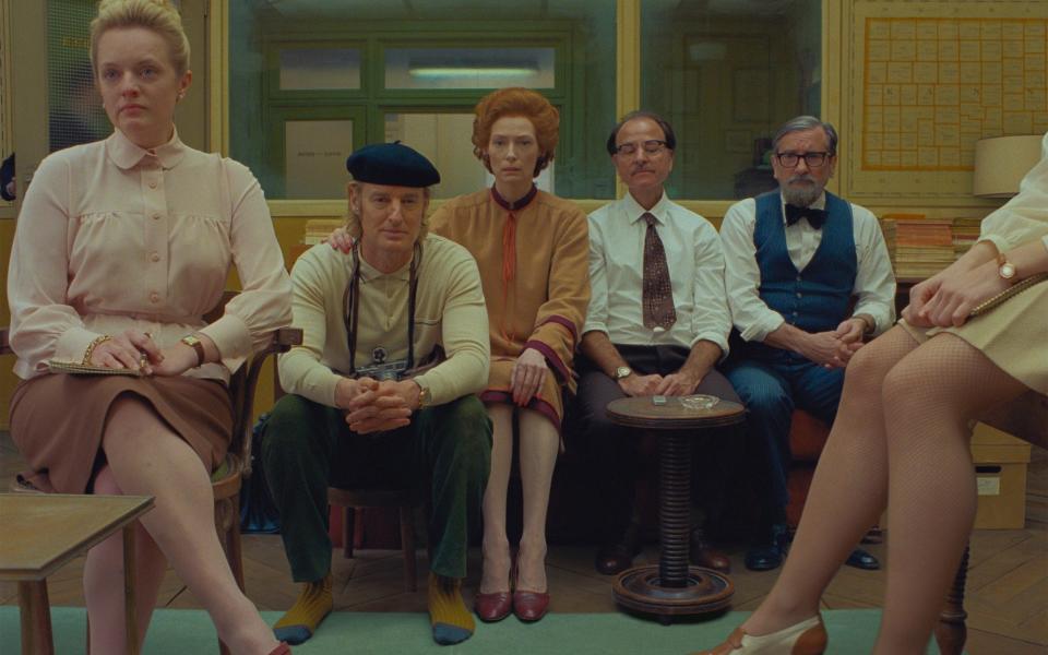 (From L-R): Elisabeth Moss, Owen Wilson, Tilda Swinton, Fisher Stevens and Griffin Dunne in the film THE FRENCH DISPATCH. - Photo Courtesy of Searchlight Pictures. © 2020 Twentieth Century Fox Film Corporation All Rights Reserved