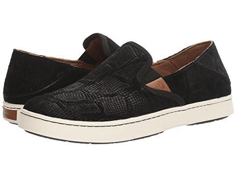 Get it at <a href="https://www.zappos.com/p/olukai-pehuea-leather-black-honu-black/product/8808620/color/663508" target="_blank">Zappos</a>.