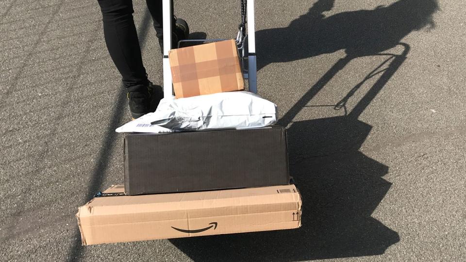 Bei Ärger mit dem Paket-Versand können sich Verbraucher an die Bundesnetzagentur wenden. Immer mehr Menschen nutzen diese Möglichkeit.