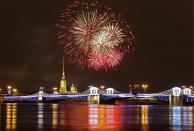 <p>Fireworks go off over central St Petersburg during New Year celebration. (Photo: Alexander Demianchuk\TASS via Getty Images) </p>