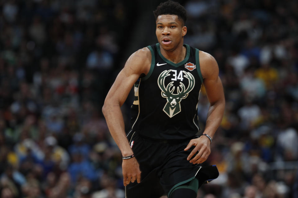 Milwaukee Bucks forward Giannis Antetokounmpo (34) 