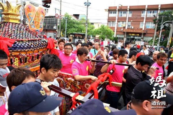 任賢齊自資自監自導 記錄媽祖迺台灣